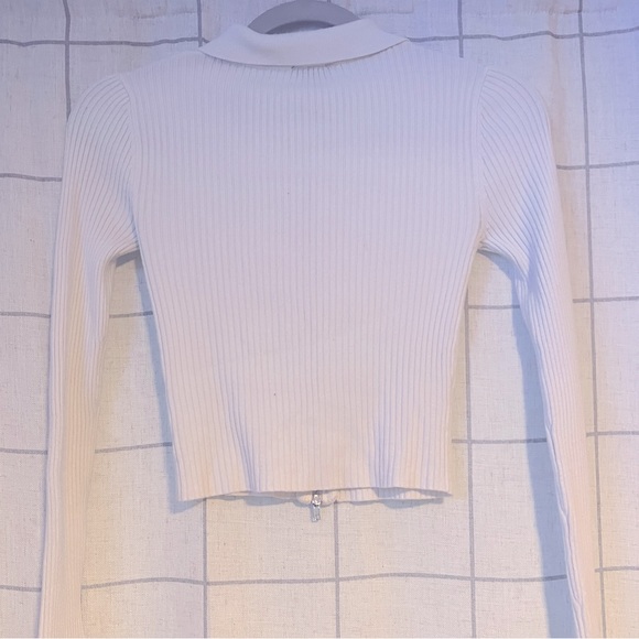 Zip up, collared sweater - Picture 3 of 3